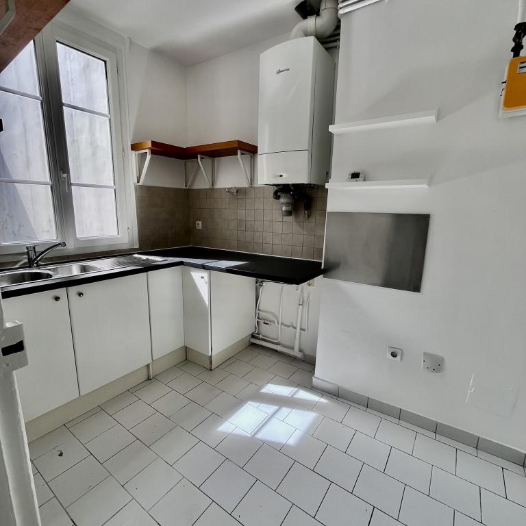 A LOUER 2P PARIS XVIIème 64M² AVEC BALCON FILANT PARC MONCEAU  