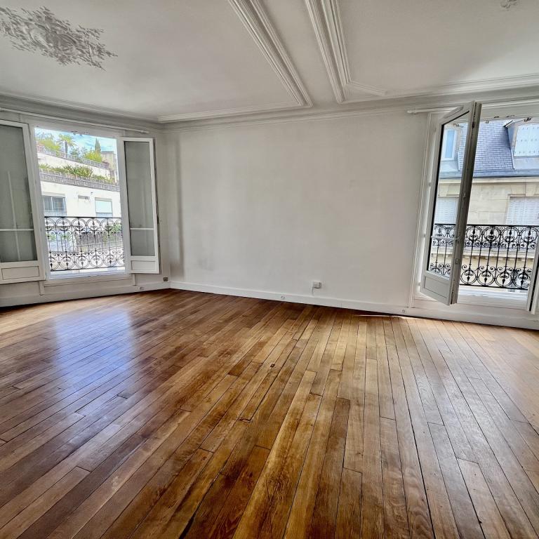 A LOUER 2P PARIS XVIIème 64M² AVEC BALCON FILANT PARC MONCEAU  