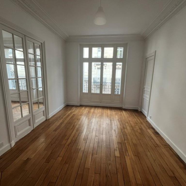 Paris XVIIème, Magnifique 3/4 Pièces de 83m² avec Balcon