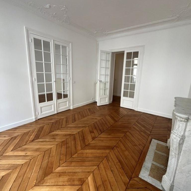 Paris XVIIème, Magnifique 3/4 Pièces de 83m² avec Balcon