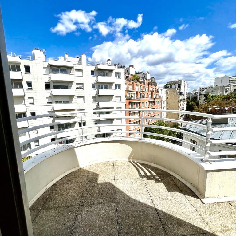A LOUER 5 Pièces 114,87m² PARIS XVème - BALCONS- PARKING, photo 2
