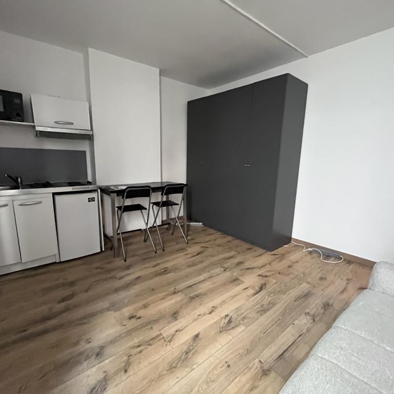 A LOUER STUDIO 18m² PARIS XIVème. REFAIT NEUF