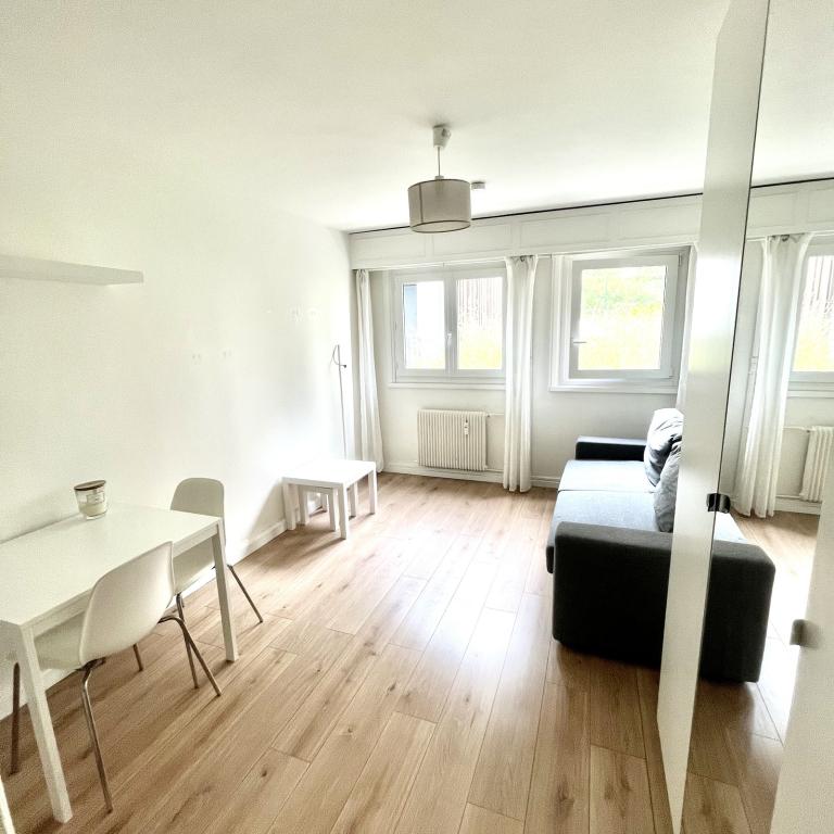 STUDIO MEUBLE 22m2  M°BOUCICAUT