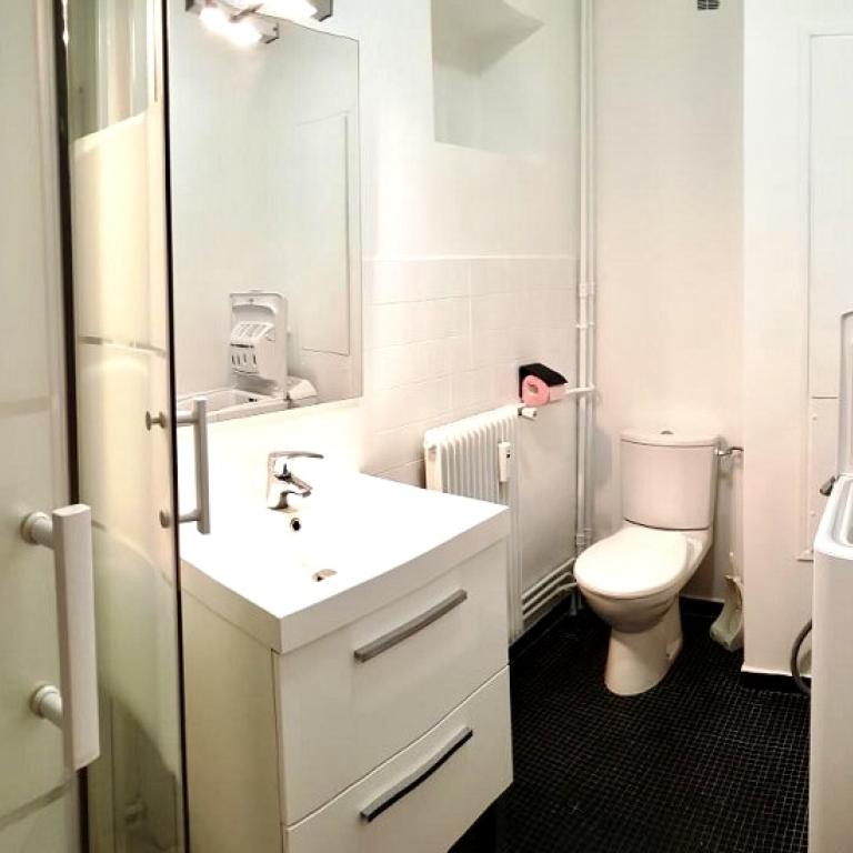 STUDIO MEUBLE 22m2  M°BOUCICAUT
