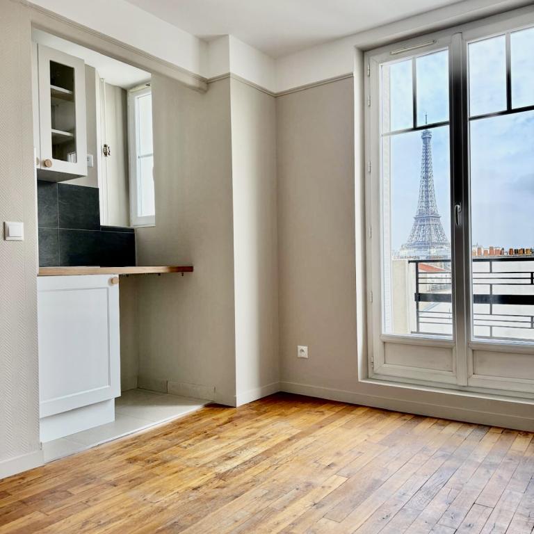 Paris XVème, métro Dupleix, Beau Studio en dernier étage rénové