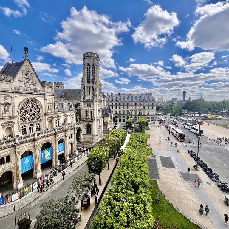 Paris 1er Face Louvre Rivoli Beau 3 Pièces 111,33m²