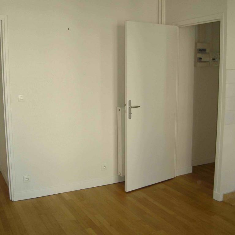 STUDIO 20.59m², PARIS XVème métro Dupleix