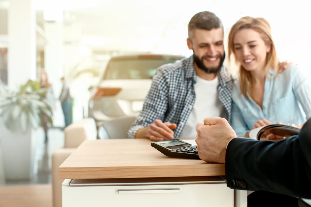 Discussion entre bailleur et locataires à propos des charges propriétaires vs locataires