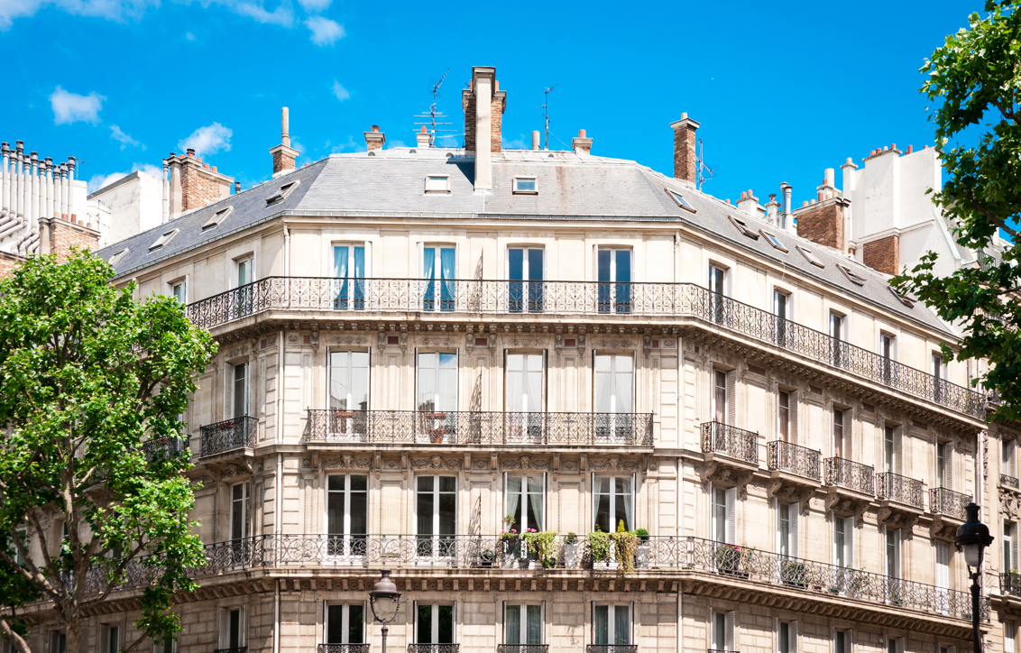 Immeuble haussmannien concerné par les interdictions de louer liées à la Loi Climat et aux passoires thermiques