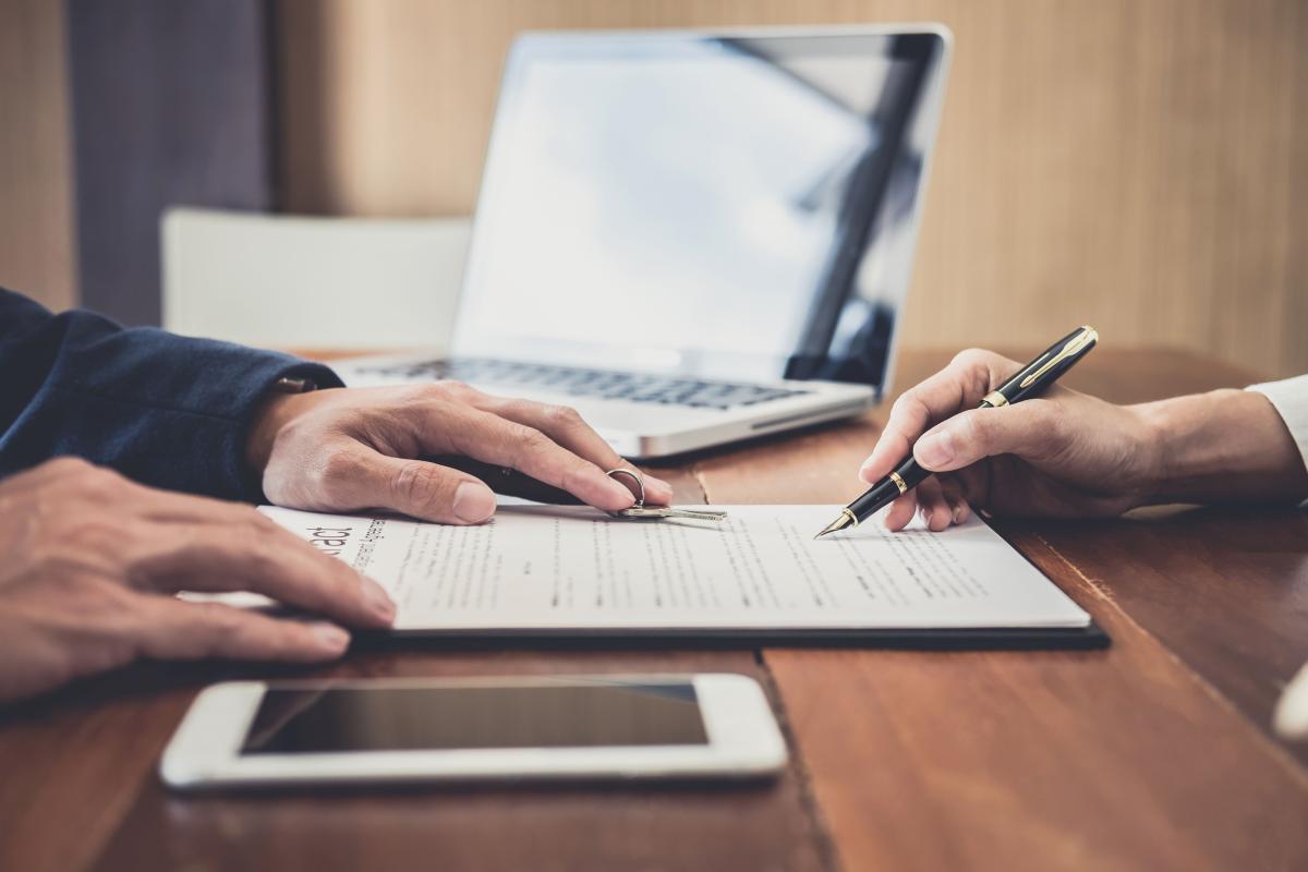 Résiliation du bail d’habitation : droits et délais pour locataires et propriétaires