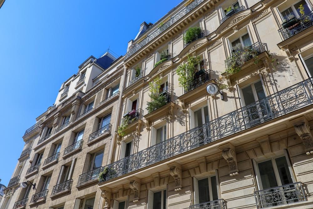 Immeuble parisien concerné par encadrement des loyers