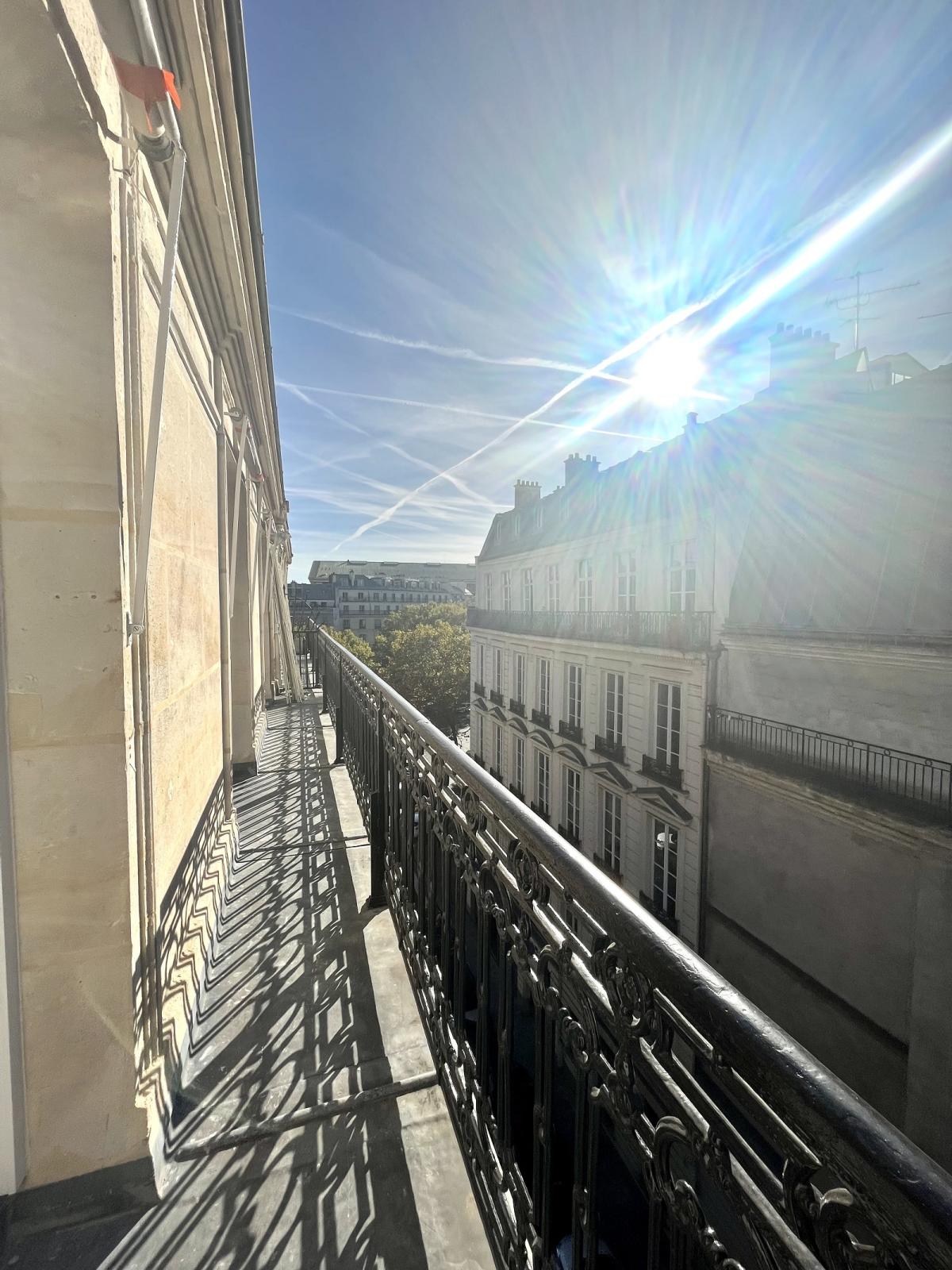 A LOUER 6 Pièces PLACE DE LA MADELEINE Paris VIIIème. REFAIT NEUF