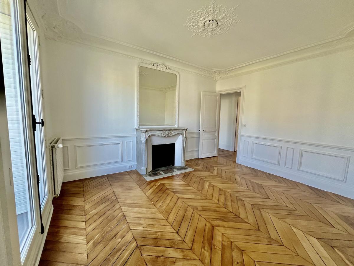 A LOUER 6 Pièces PLACE DE LA MADELEINE Paris VIIIème. REFAIT NEUF