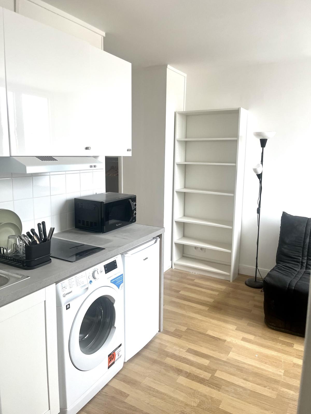 A louer 75007 PARIS studio Quartier rue du Bac