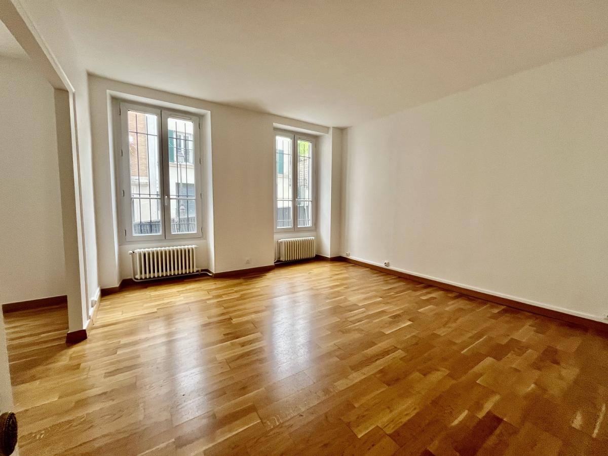 A LOUER 3 PIECES 60m²  MONTMARTRE 