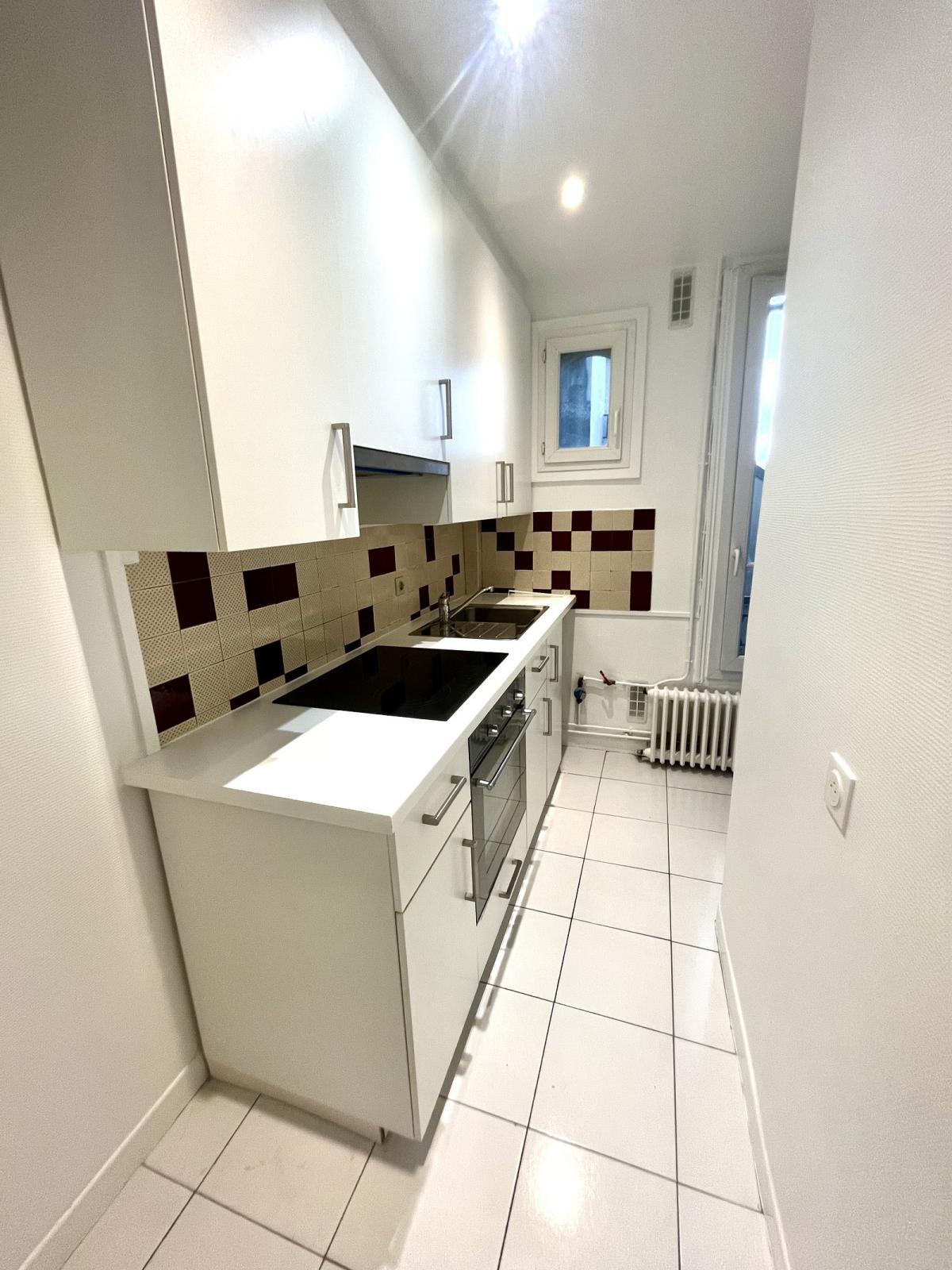 A LOUER 3 PIECES 60m²  MONTMARTRE 