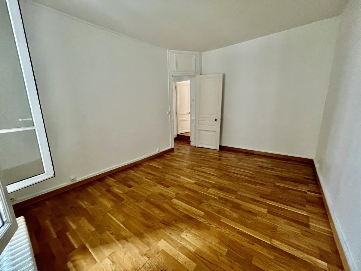 A LOUER 3 PIECES 60m²  MONTMARTRE 