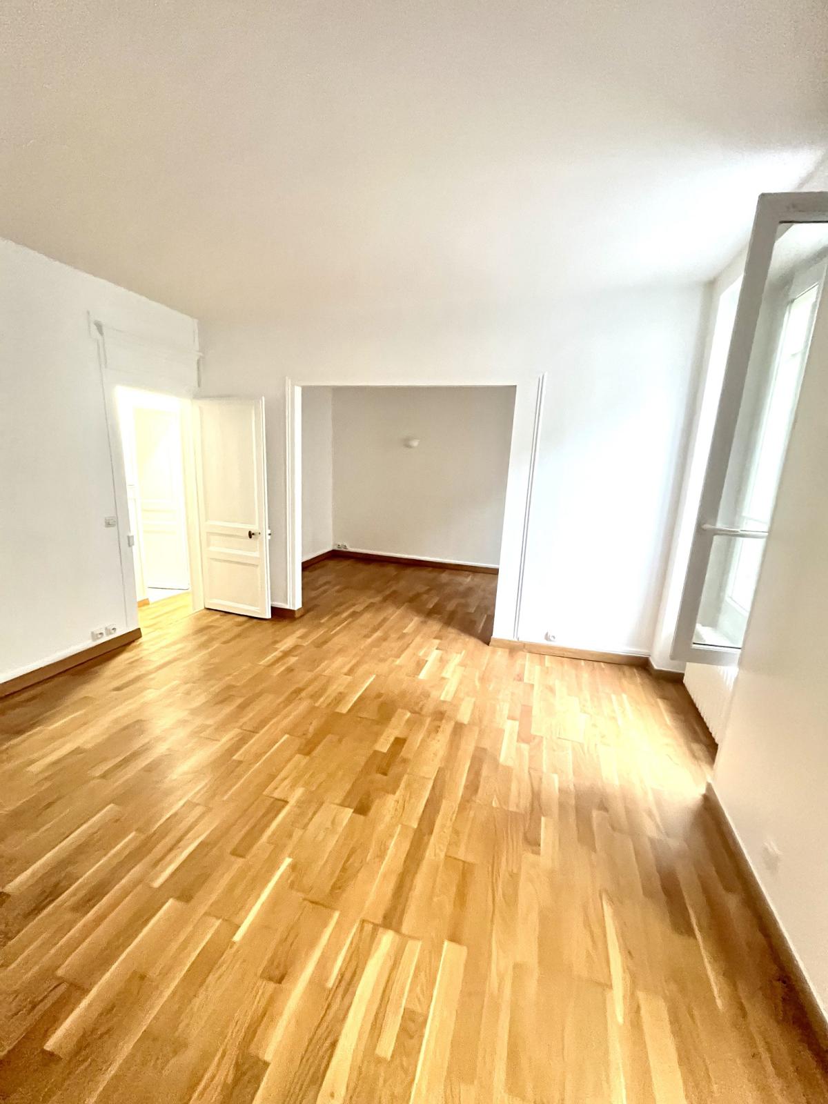 A LOUER 3 PIECES 60m²  MONTMARTRE 