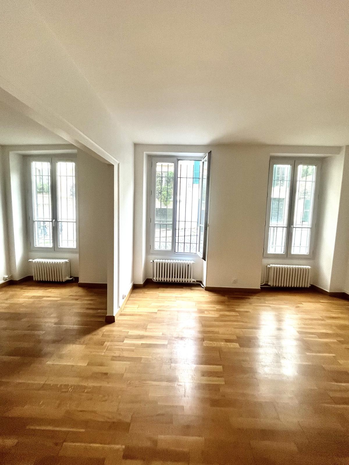 A LOUER 3 PIECES 60m²  MONTMARTRE 