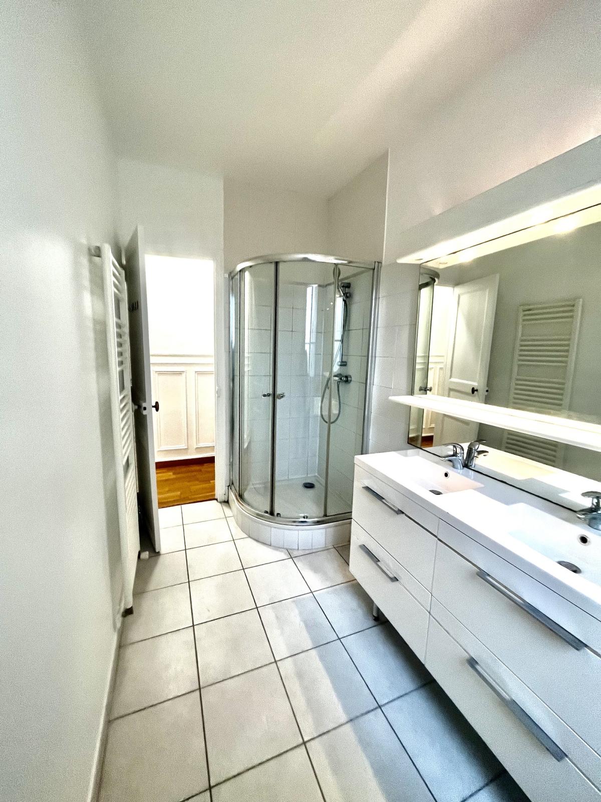 A LOUER 3 PIECES 60m²  MONTMARTRE 