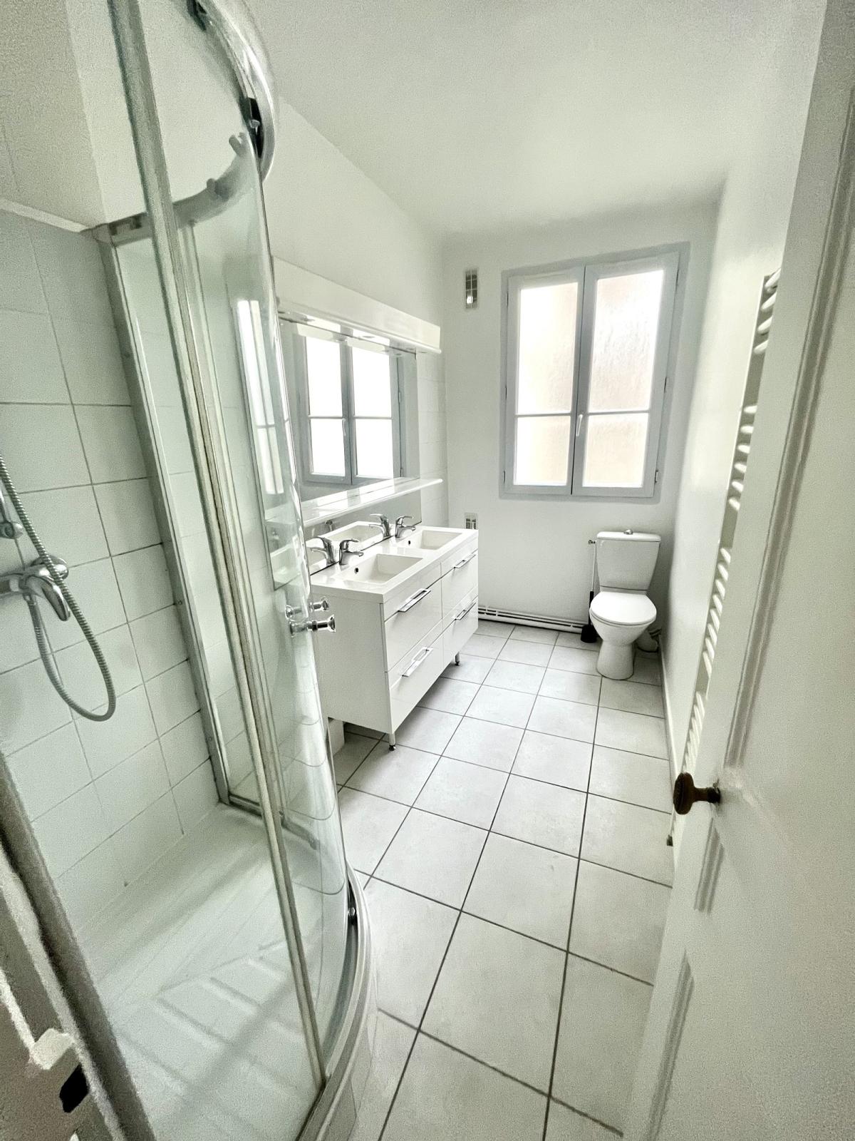 A LOUER 3 PIECES 60m²  MONTMARTRE 
