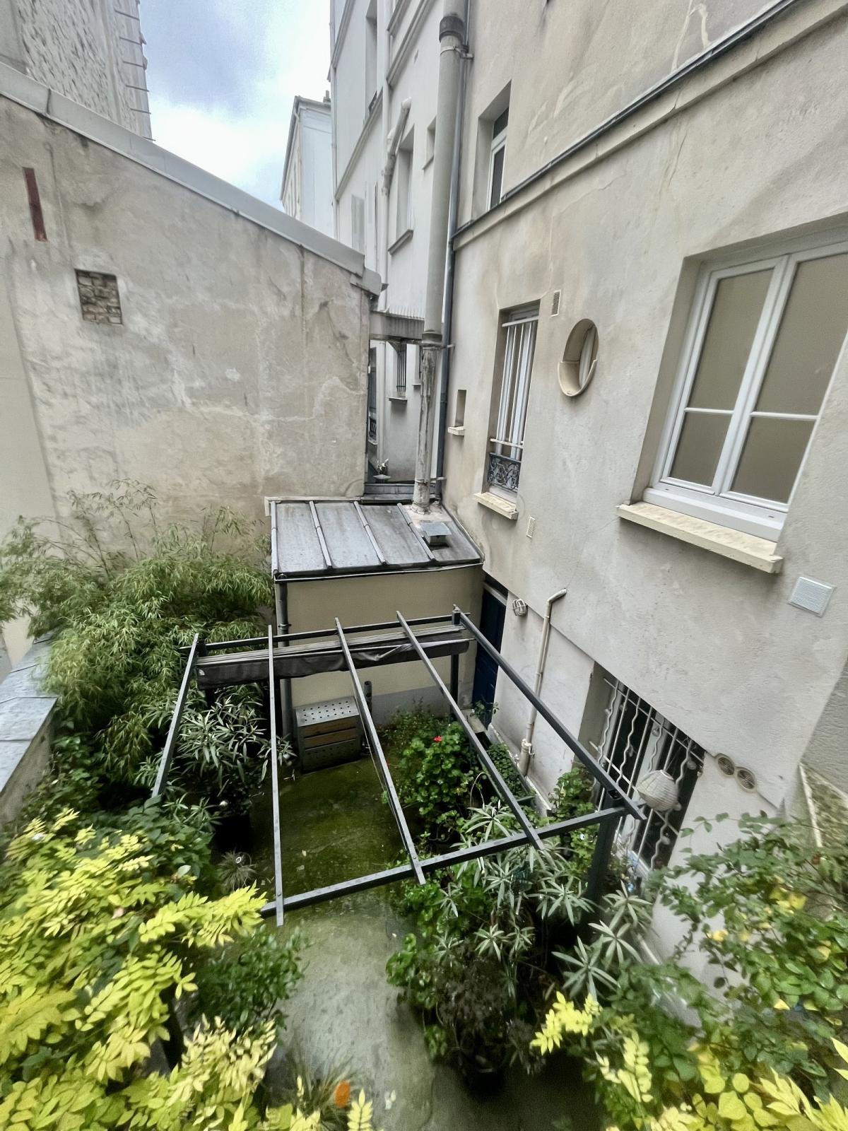 A LOUER 3 PIECES 60m²  MONTMARTRE 