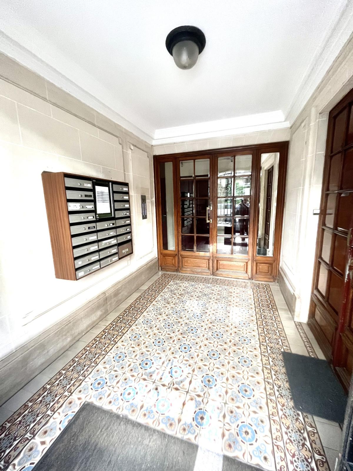 A LOUER PARIS XVème 2 Pièces en meublé de 39m² 
