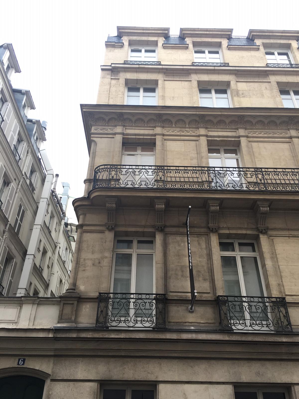  Paris VIIIème. STUDIO Rue de PONTHIEU