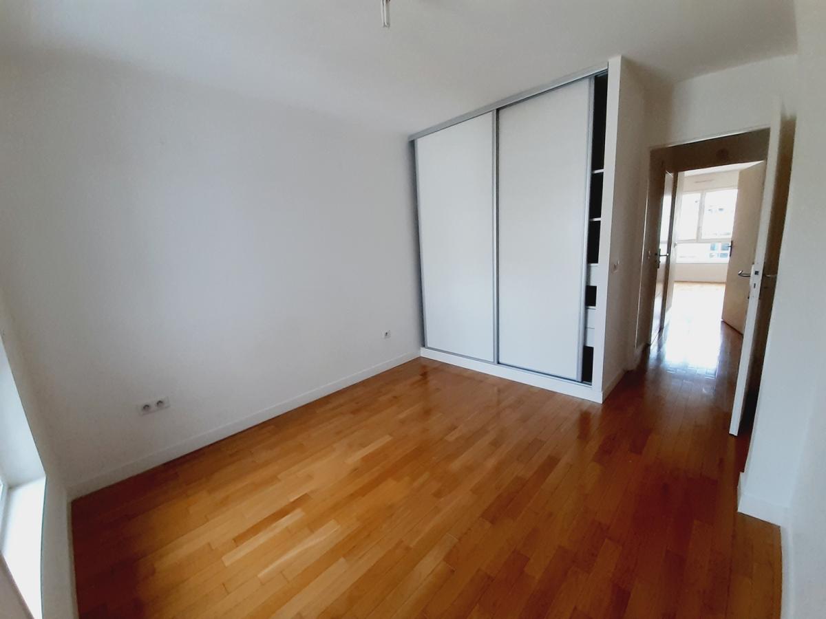 A LOUER 4 PIECES 83m²  AVEC TERRASSE et PARKING