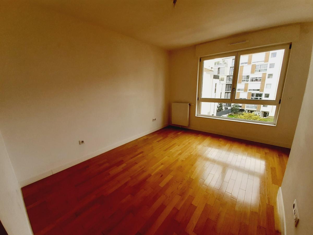 A LOUER 4 PIECES 83m²  AVEC TERRASSE et PARKING