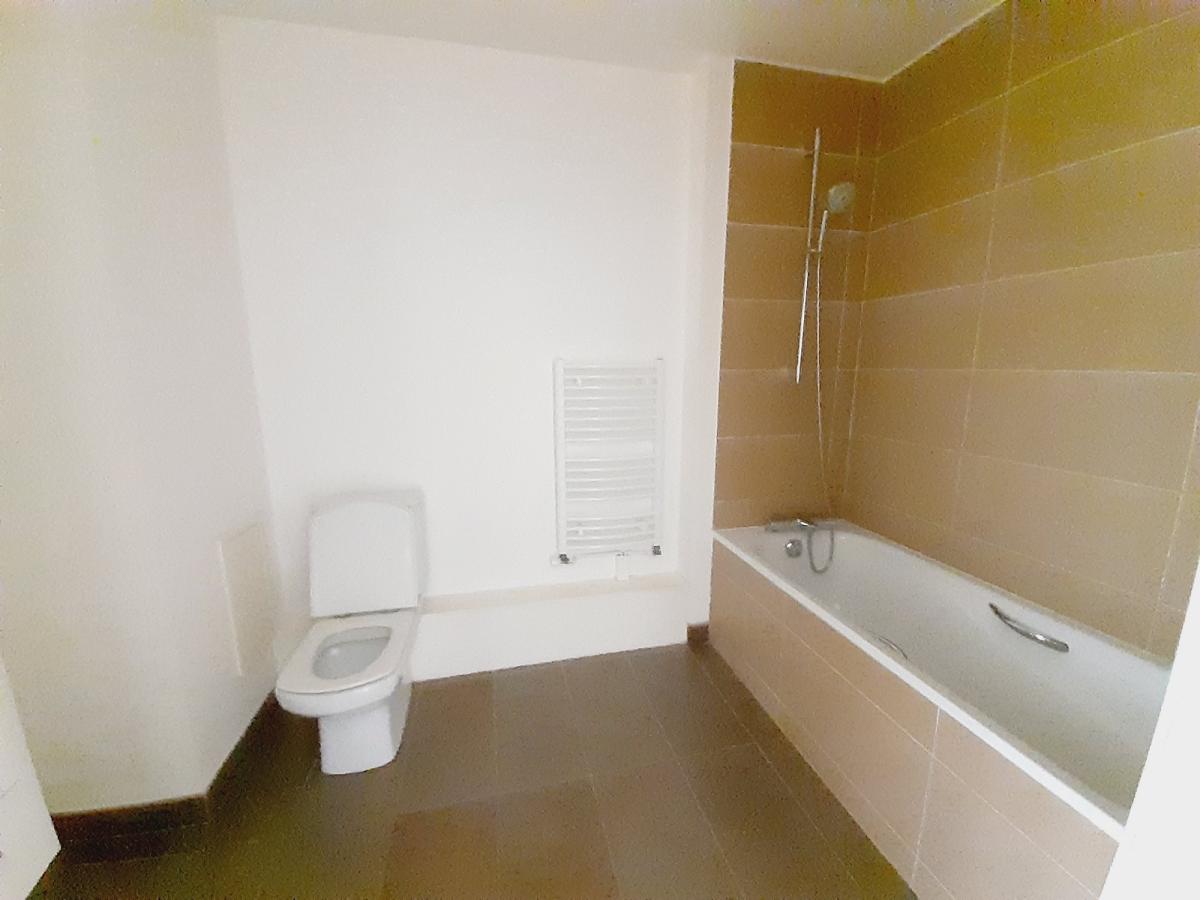 A LOUER 4 PIECES 83m²  AVEC TERRASSE et PARKING