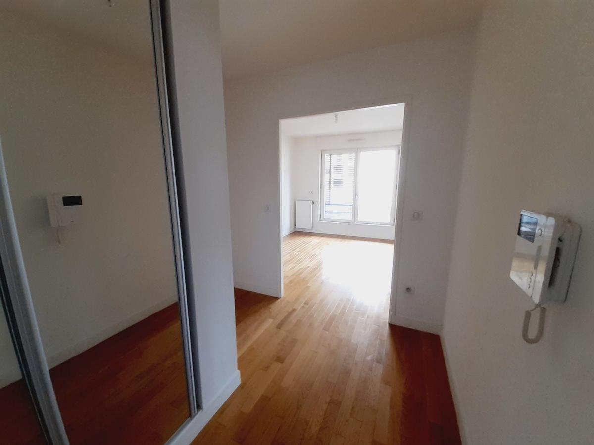A LOUER 4 PIECES 83m²  AVEC TERRASSE et PARKING