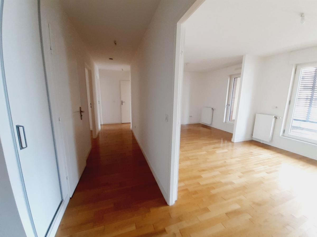 A LOUER 4 PIECES 83m²  AVEC TERRASSE et PARKING