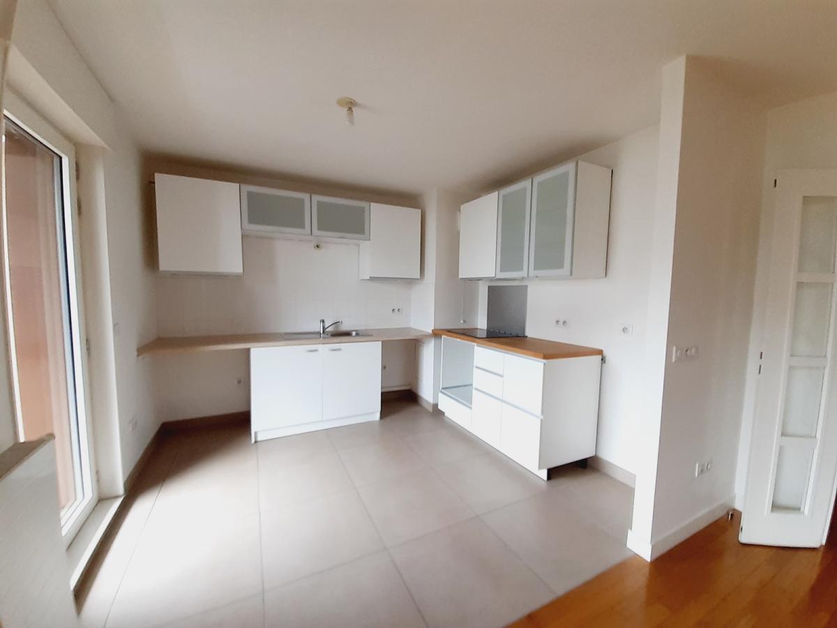 A LOUER 4 PIECES 83m²  AVEC TERRASSE et PARKING