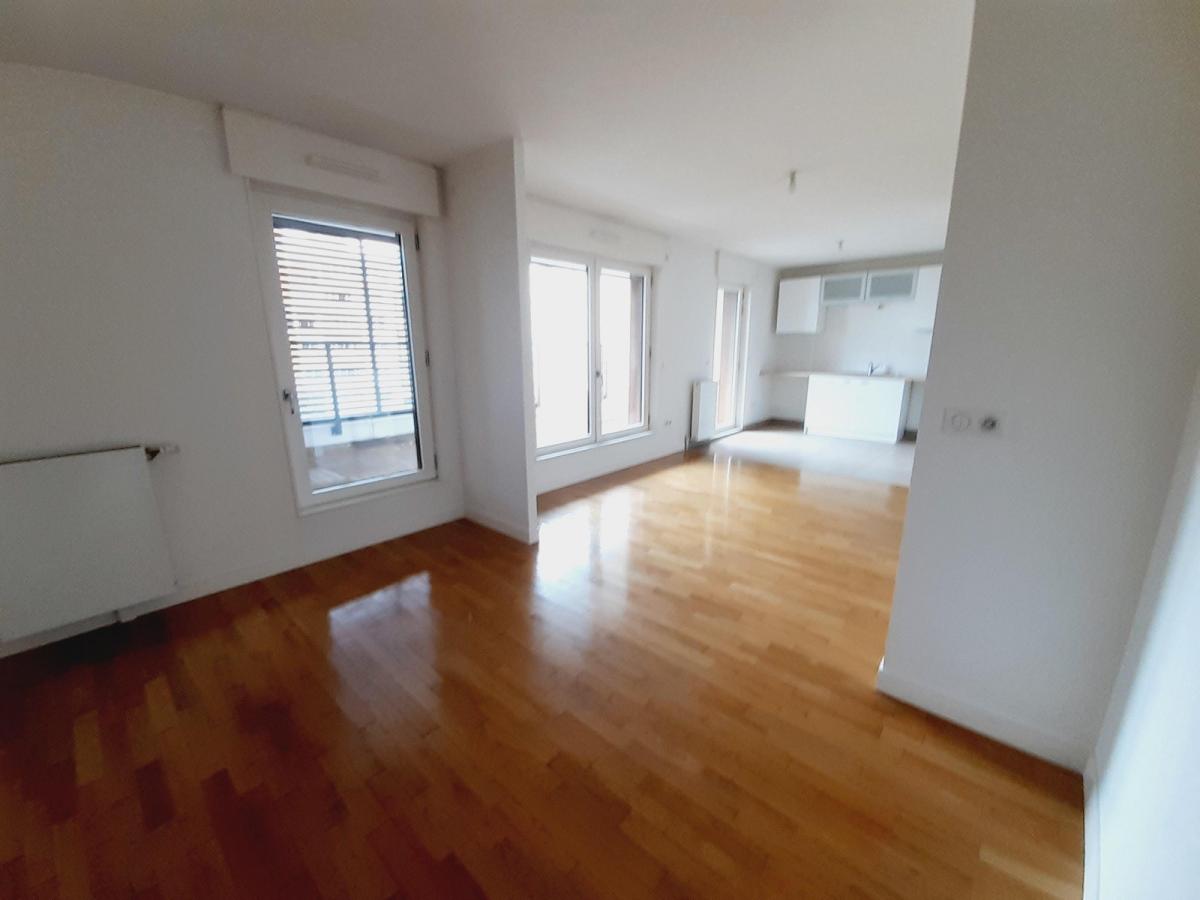 A LOUER 4 PIECES 83m²  AVEC TERRASSE et PARKING