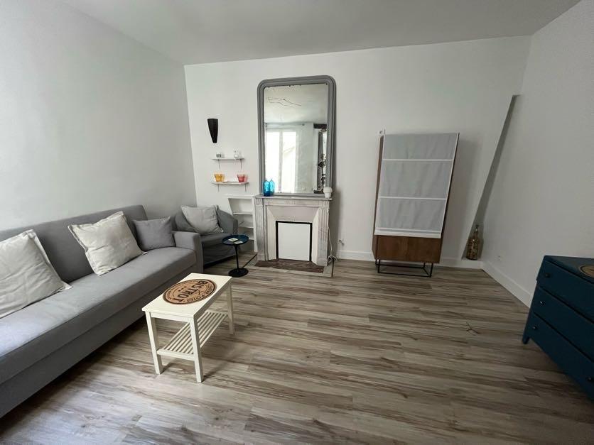 A LOUER Paris VIIème Studio meublé Rue de Lille