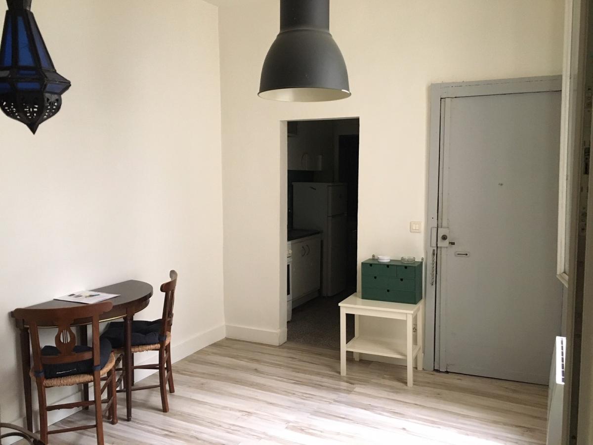 A LOUER Paris VIIème Studio meublé Rue de Lille