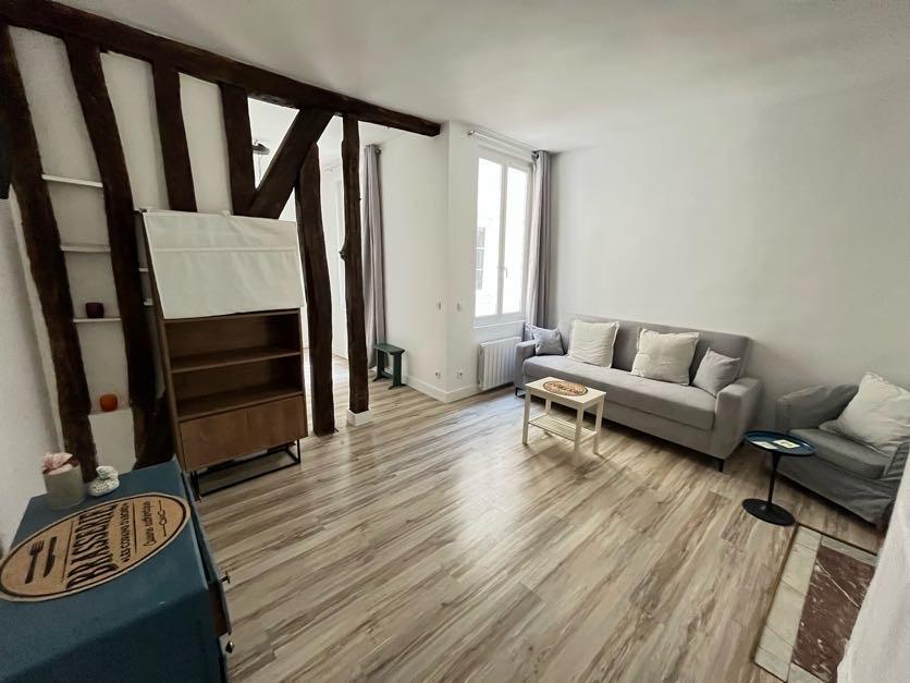 A LOUER Paris VIIème Studio meublé Rue de Lille