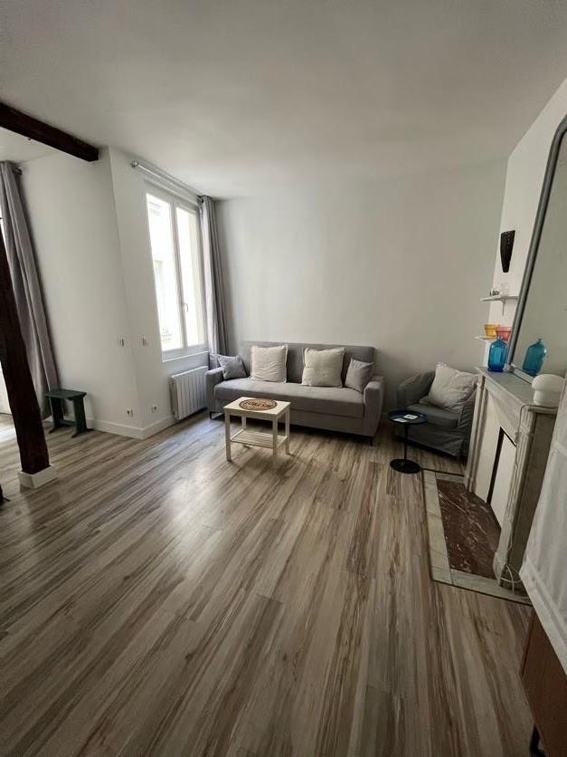 A LOUER Paris VIIème Studio meublé Rue de Lille