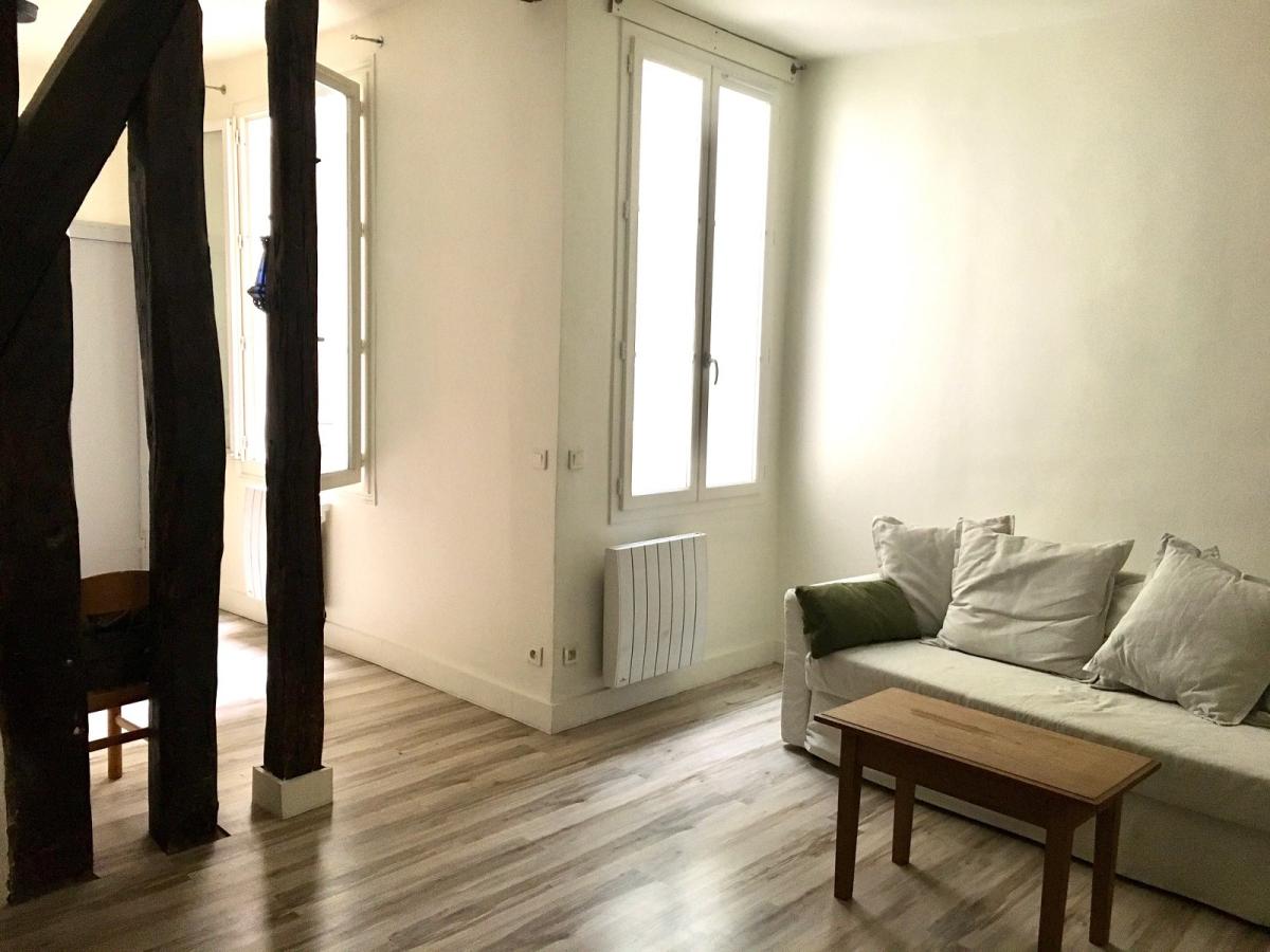 A LOUER Paris VIIème Studio meublé Rue de Lille