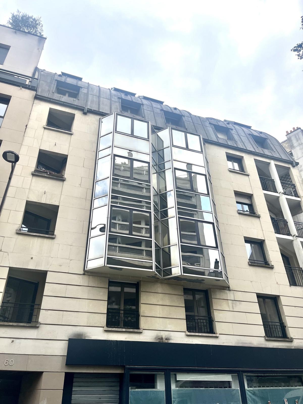 A LOUER PARIS  XVIII ème  2P AVEC TERRASSE JULES JOFFRIN