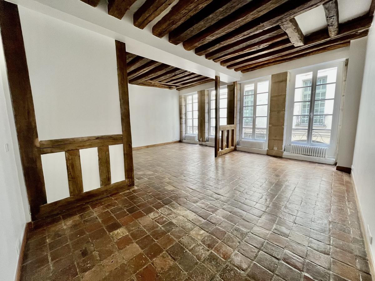 A LOUER 58.20m² PARIS Vème NOTRE DAME
