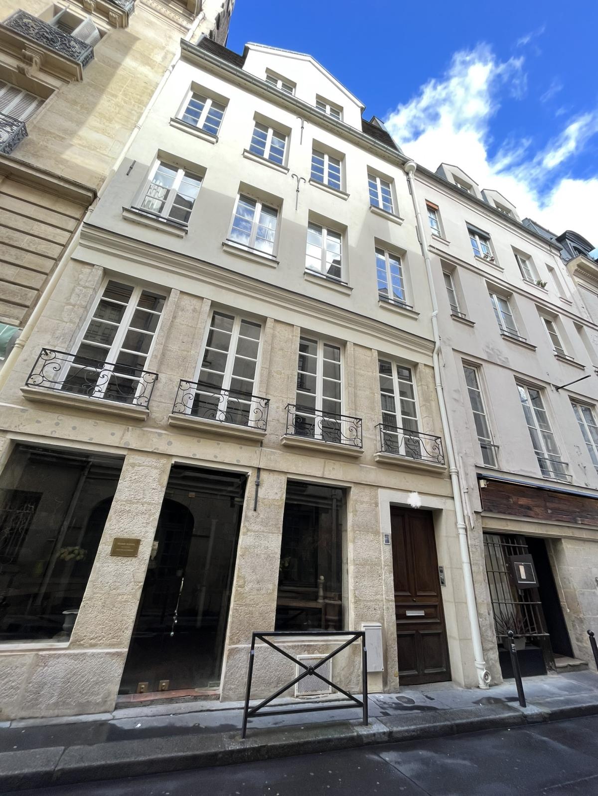 A LOUER 58.20m² PARIS Vème NOTRE DAME