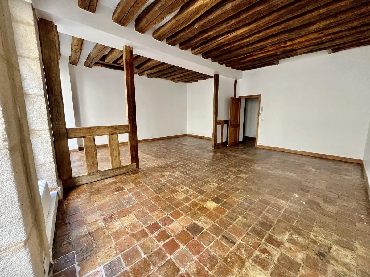 A LOUER 58.20m² PARIS Vème NOTRE DAME