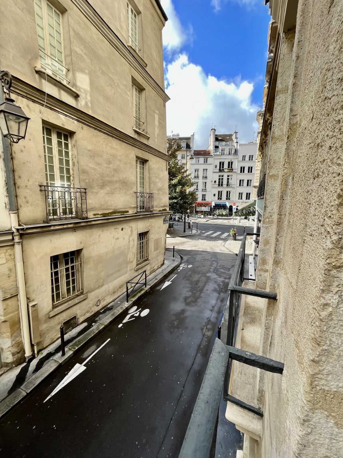 A LOUER 58.20m² PARIS Vème NOTRE DAME