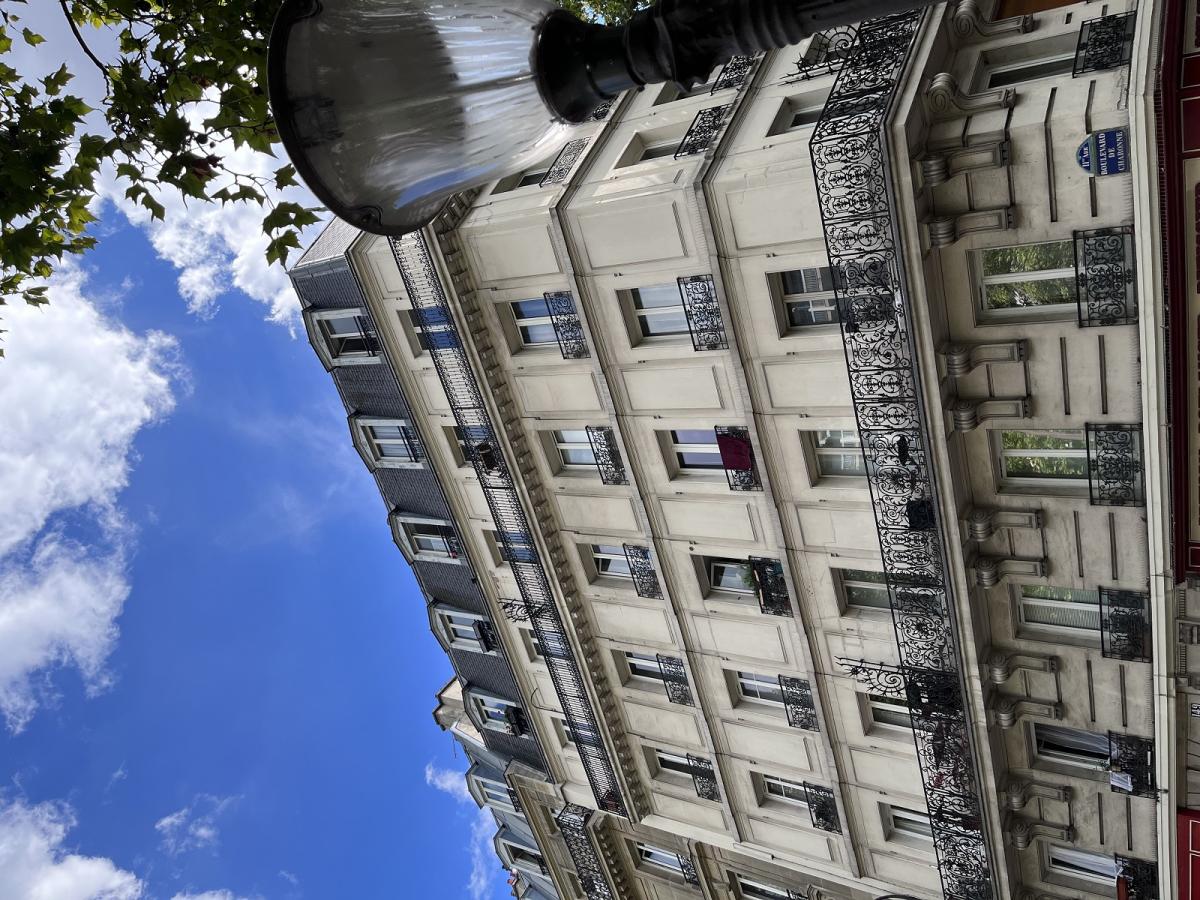 Paris XIème, Métro Philippe Auguste,2 Pièces  avec Balcon