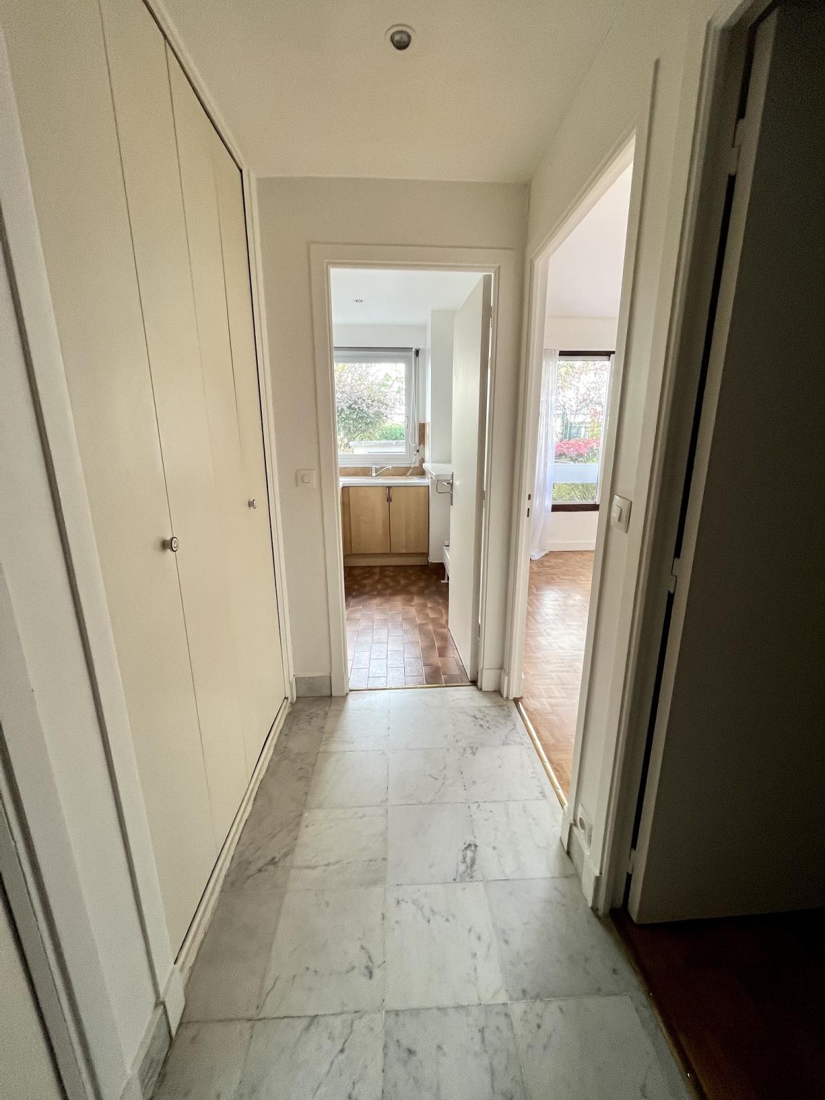 Paris XVème, métro Vaugirard Beau Studio de 30,13m²