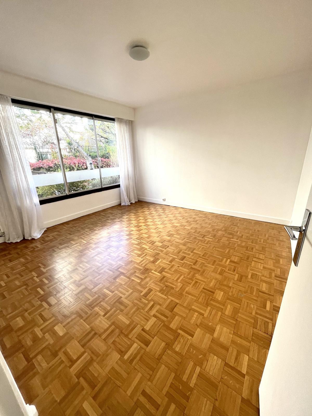 Paris XVème, métro Vaugirard Beau Studio de 30,13m²