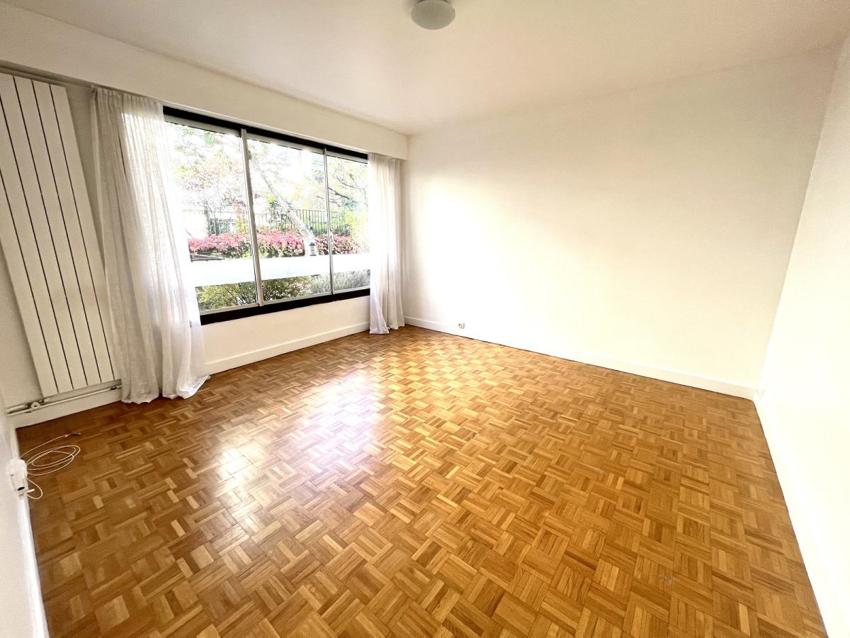 Paris XVème, métro Vaugirard Beau Studio de 30,13m²
