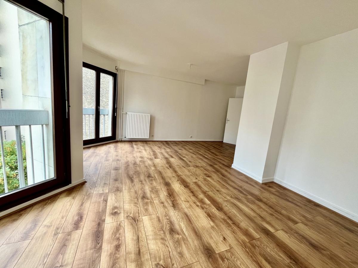 A LOUER PARIS XVème 5 PIECES EN DUPLEX